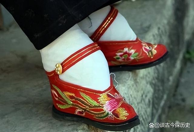 最新小腳美女，時尚潮流與文化傳承的交織